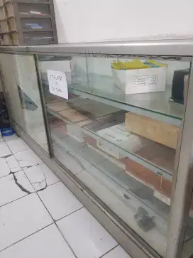 ETALASE BEKAS PANJANG 2 M TUNGGI 1,2 M