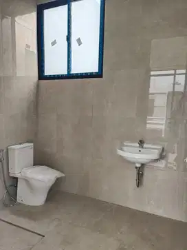 Jual atau Sewa Rumah 3 Lantai Siap Huni di Meruya, Jakarta Barat