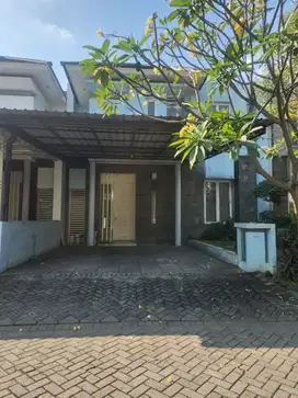 Rumah 2 Lantai Royal Residence Wiyung