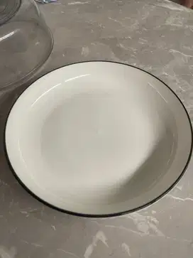 Piring keramik baru