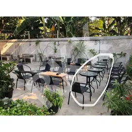 1 Set Meja Besi Kaca dan 2 Kursi