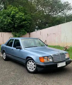 Mercy Boxer 300E W124 Lis Becak