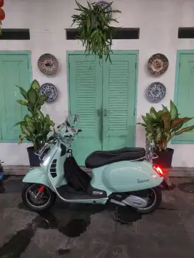 Vespa GTS 150 Hijau telur asin