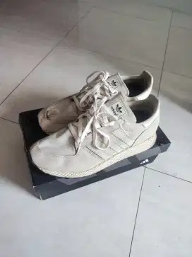 Jual Sepatu Putih / Abu Adidas All White / Full Grey Sneakeres Size 42