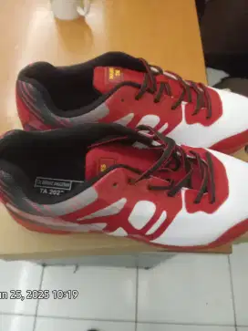 Sepatu olahraga mabes tni