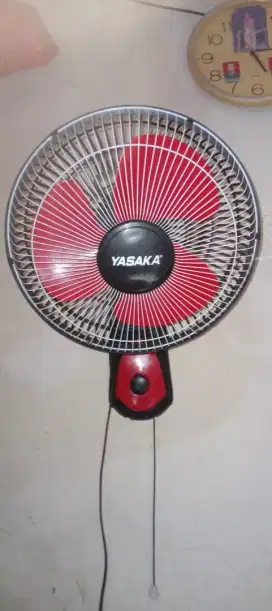 Kipas angin dinding YASAKA 14 inc