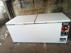 Freezer bok merek Gea kapasitas 900 liter