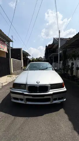 BMW 323i 1996 Bensin