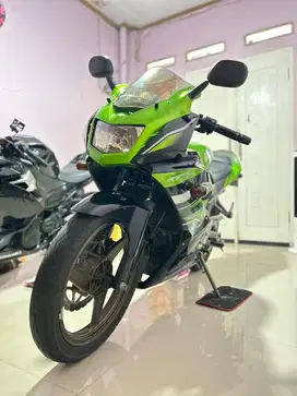 Kawasaki Ninja RR New 2015 kondisi istimewah KM rendah