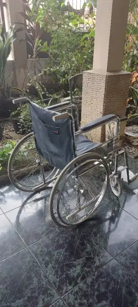Kursi roda bekas
