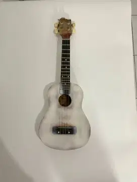 Ukulele Putih | Gitar Kecil | Alat Musik