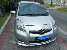 Toyota yaris s limited 2010 matic tangan 1 dari baru