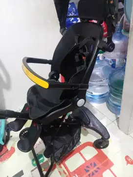 Stroller masih kondisi bagus. Hanya 1 bulan pakai.semua kondisi bagus