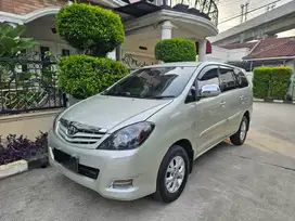Toyota Kijang Innova 2011 Bensin