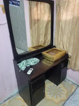 Meja Rias Mahoni
