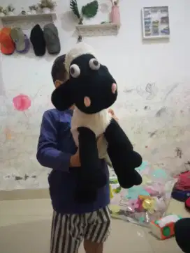 Boneka kambing lucu