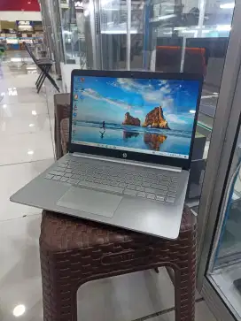 Laptop entry level HP dk-0073AU AMD A4-9125 /RAM 4GB/ SSD 256GB Mulus!