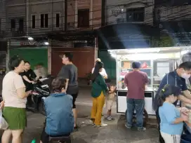 Dibutuhkan karyawan jaga stand pisang goreng