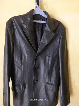 Dijual jas kulit hitam keren buat berat badan 60-65kg