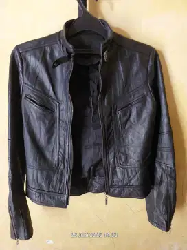 Di jual jacket kulit domba mulus keren buat berat badan 45-50 kg