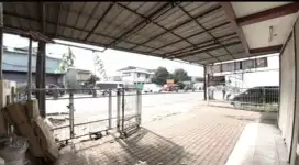 Disewakan tanah+bangunan 2 lantai utk workshop  di pinggir jalan utama