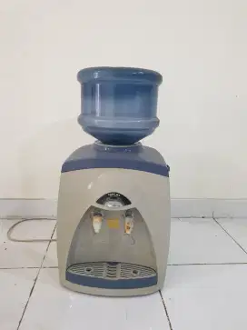 Yong Ma Dispenser Air Minum.