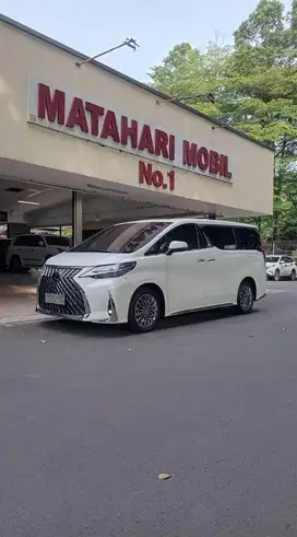 KM 22000 - LM 350 ( 7 Seater ) - White on Black 2022