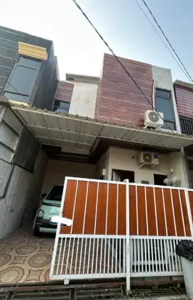 SALE RUMAH 2 LANTAI , harga masih bisa nego .