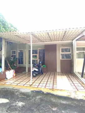 Disewakan rumah luas 3+1 KT semi Furnished baru di cat ulang