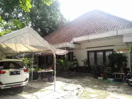 Rumah Tua Hitung Tanah Mainroad Jalan Sederhana Dekat Pasar