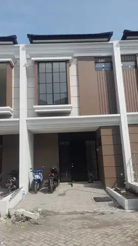 Disewakan rumah baru gress Regency One Eastpoint, dekat Pakuwon City