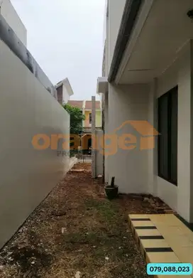 Di Jual Rumah 2 Lantai di Legenda Wisata