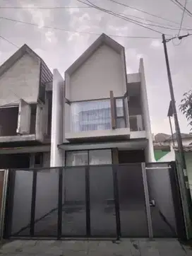 Jual rumah baru estetik  furnish mojoklanggru sby sisa 1 unit