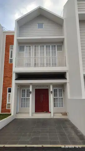 CANTIK Bangettt Rumah Ala American Classic dijual Di Arcamanik bandung