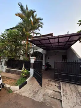 Rumah 144 m2 di Komp. Permata Buana, Semi Furnished!