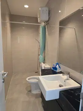 Dijual Cepat Rumah Ready AC 3 dan Kitchenset Riviera Cipondoh