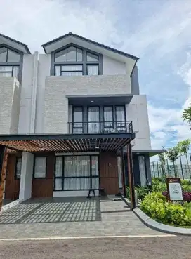Rumah Sultan Attic 3 Lantai Mewah dan Elegant dekat Bandara Summarecon