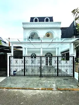 RUMAH MEWAH, DESIGN CLASSIC MODERN, LOKASI STRATEGIS WALKING DISTANCE