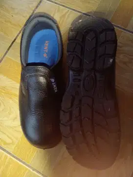 Sepatu safety siap pakai