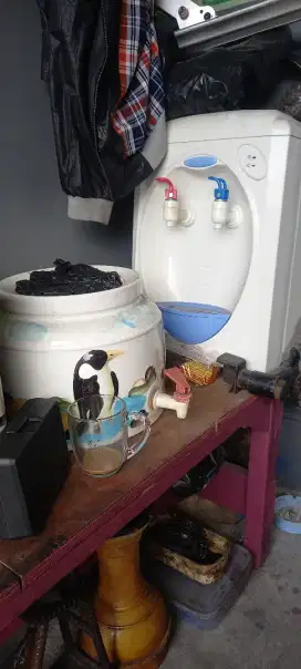 Di jual dispenser merek miyako normal dan guci buat air galon