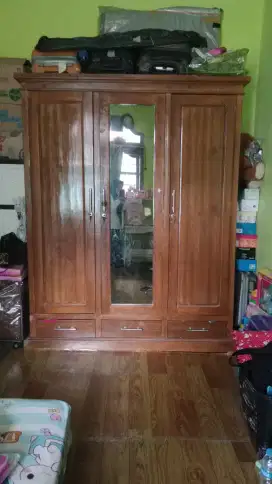Dijual Lemari Pakaian 3 Pintu