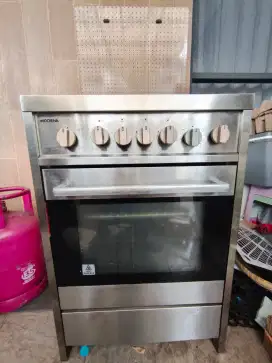 Kompor standing + oven 4 tungku merk Modena