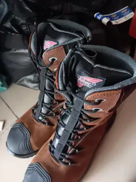 Di jual sepatu redwing 3229
