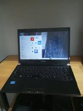 Toshiba R830 Slim Core i5 - 2540M DDR 4GB SSD 128GB  13.3  2,5 Jam