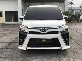 TOYOTA VOXY 2.0AT 2019, PUTIH, KM 50rban Record