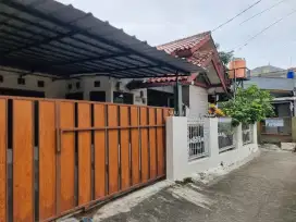 Di jual Rumah pribadi garasi masuk 6 mobil