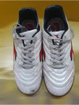 Sepatu Futsal Diadora Size 42