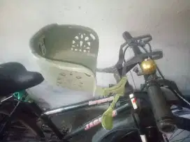 TEMPAT DUDUK ANAK DI SEPEDA