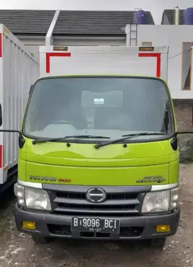 HINO DUTRO 110 SD ENGKEL BOX 2012