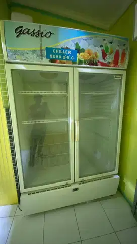 Frezzer dan showcase 2 pintu